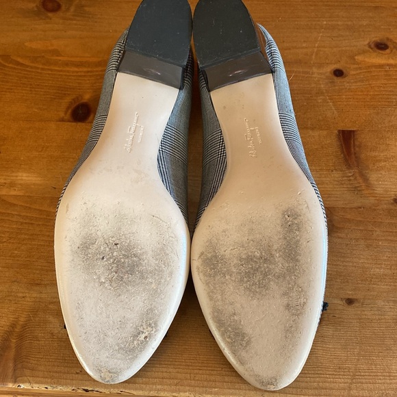 Ferragamo black & white plaid with plexiglass heel & bow detail - Picture 6 of 11